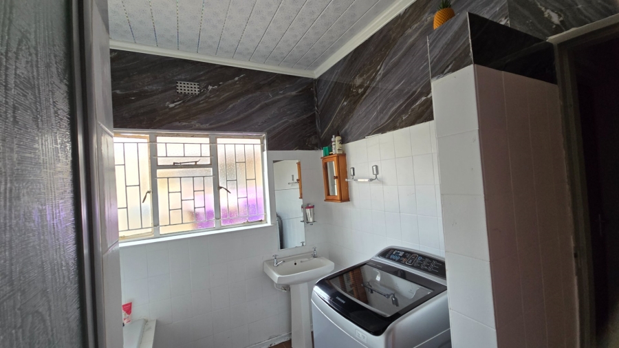 2 Bedroom Property for Sale in Langenhovenpark Free State